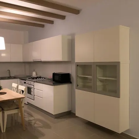 Apartment At Caesar